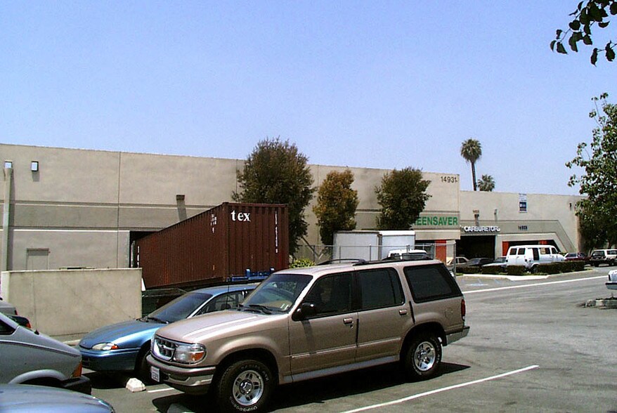 More Photos Of 14925-14931 Gwenchris Ct, Paramount Distribution For Lease