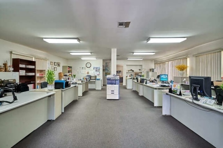 More Photos Of 220 N Oxford Ave, Los Angeles Office Residential For Sale