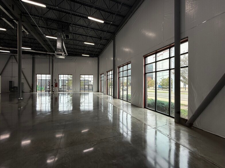 More Photos Of 4801 Centennial Blvd, Nashville General Retail For Lease