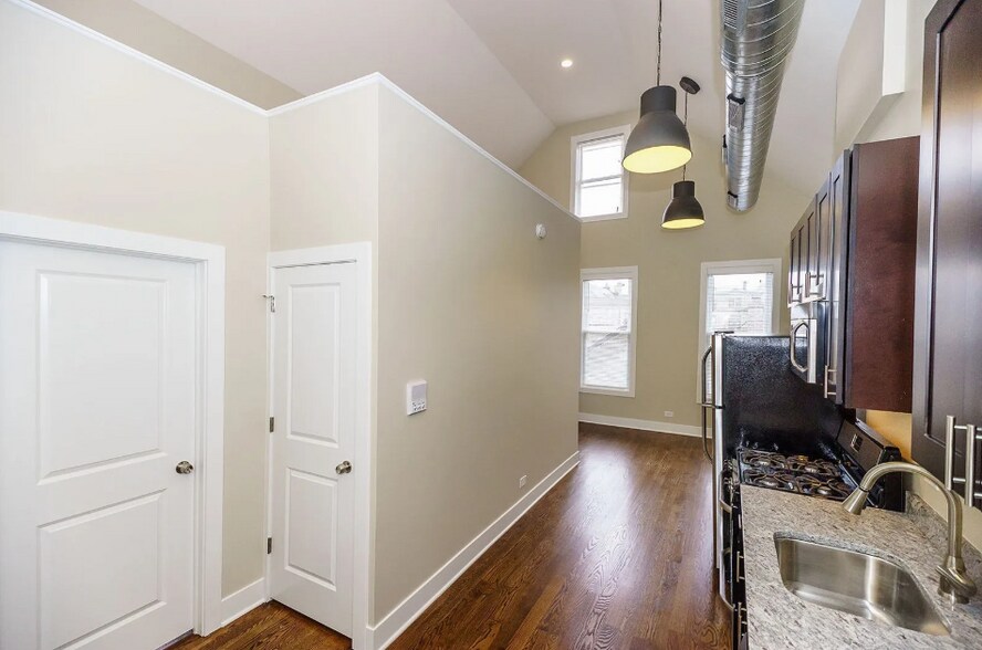 More Photos Of 1334 W 18th Pl, Chicago Apartments For Sale