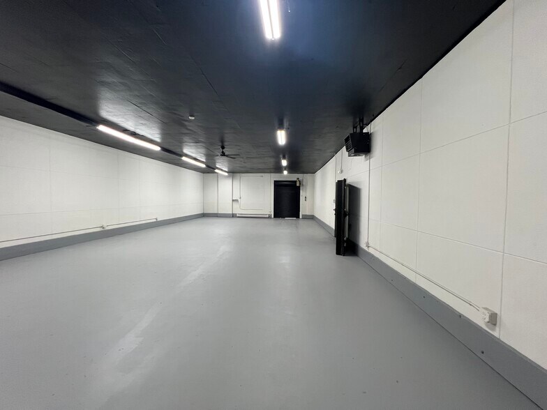 More Photos Of 2810 W Saratoga St, Baltimore Warehouse For Sale