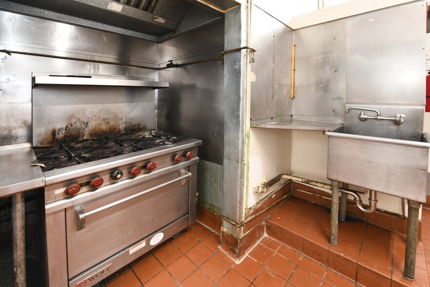 More Photos Of 1829 Euclid Ave, Berkeley Restaurant For Sale