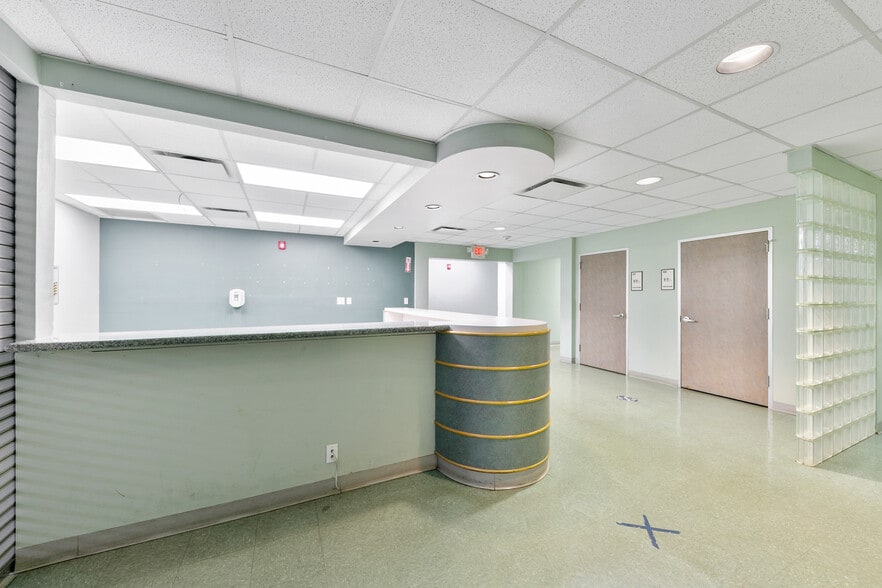 More Photos Of 3828 Avenue N, Galveston Hospital For Lease