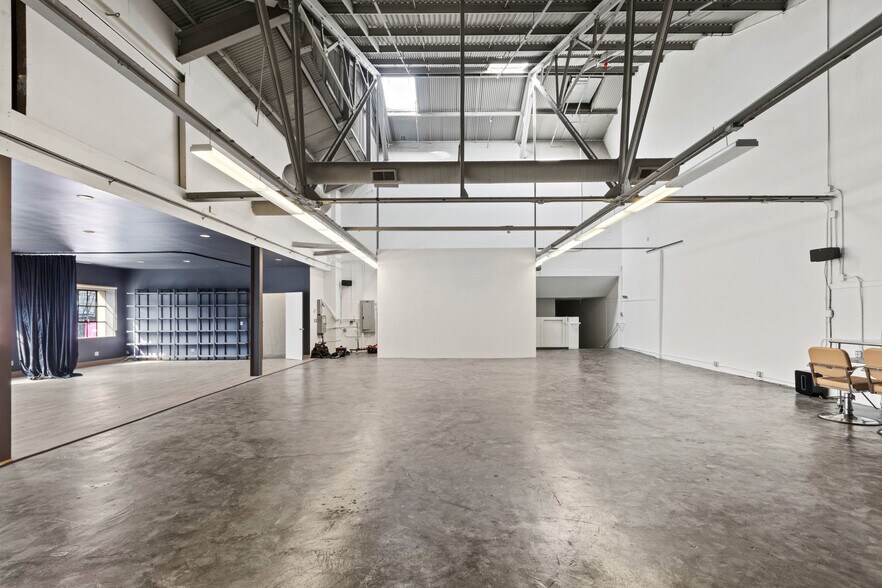 More Photos Of 301-335 8th St, San Francisco Showroom For Lease