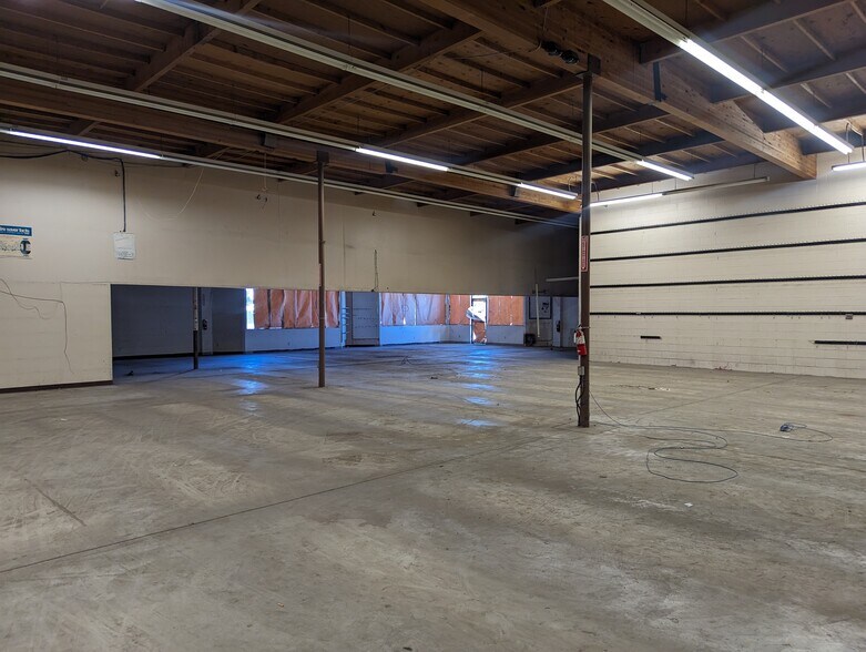 More Photos Of 1350 E Thompson Blvd, Ventura General Retail For Lease