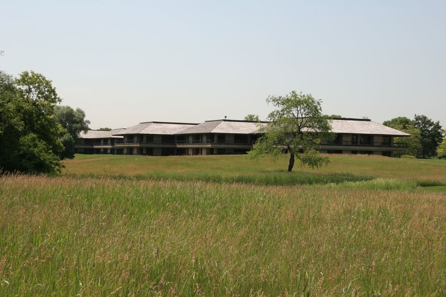 More Photos Of 3890 Salem Lake Dr, Long Grove Office For Sale