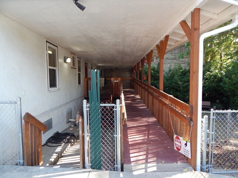 More Photos Of 236 N Main St, Myrtle Creek Freestanding For Sale