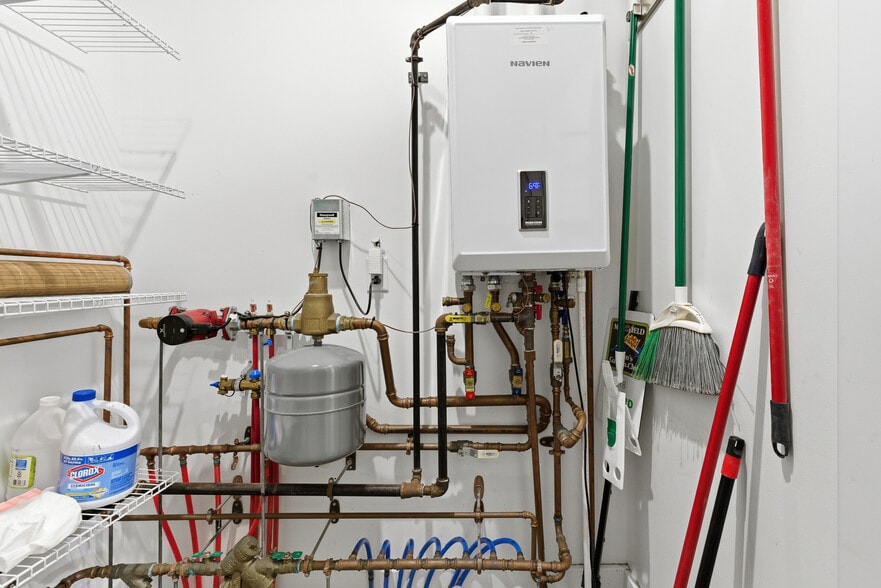 More Photos Of 20 N Mulberry St, Mansfield Office For Sale