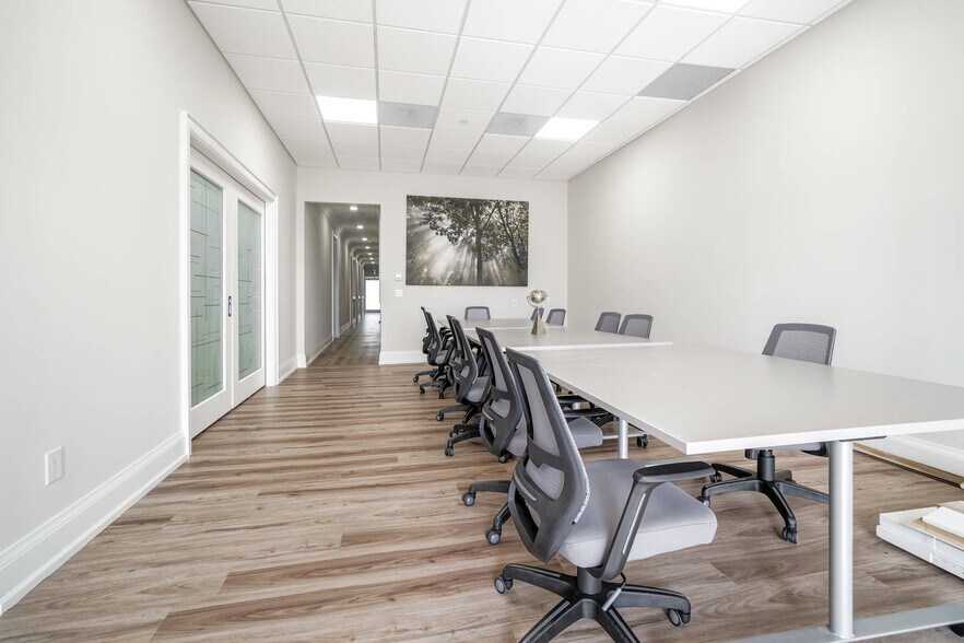 More Photos Of 7956 Torbram Rd, Brampton Flex For Lease