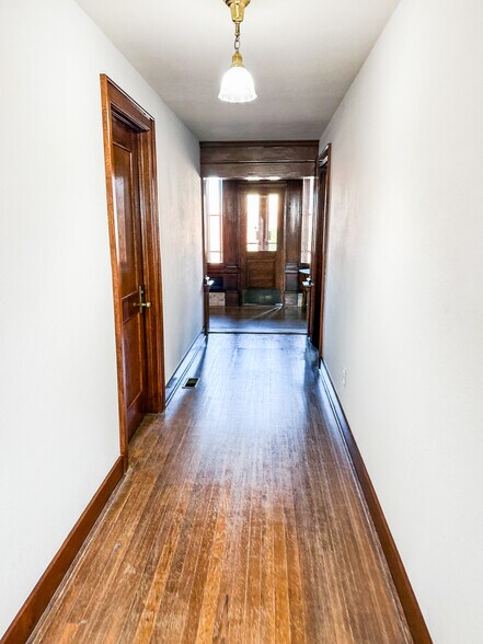 More Photos Of 406 N Main St, Kingfisher Office For Sale