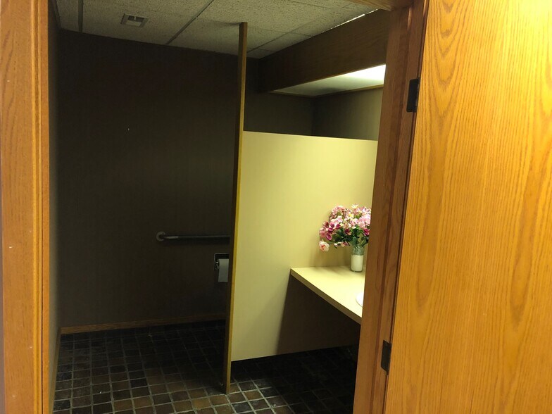 More Photos Of 4129 Okemos Rd, Okemos Office For Lease