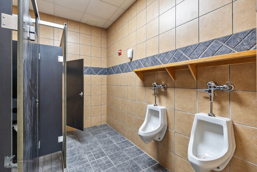 More Photos Of 550 E South 11Th St, Abilene Restaurant For Sale