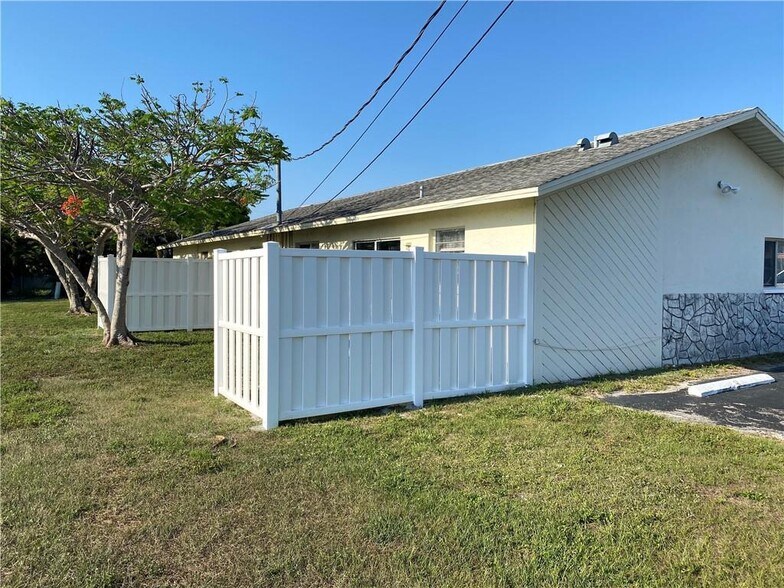 More Photos Of 403 Hancock Bridge Pkwy, Cape Coral Apartments For Sale