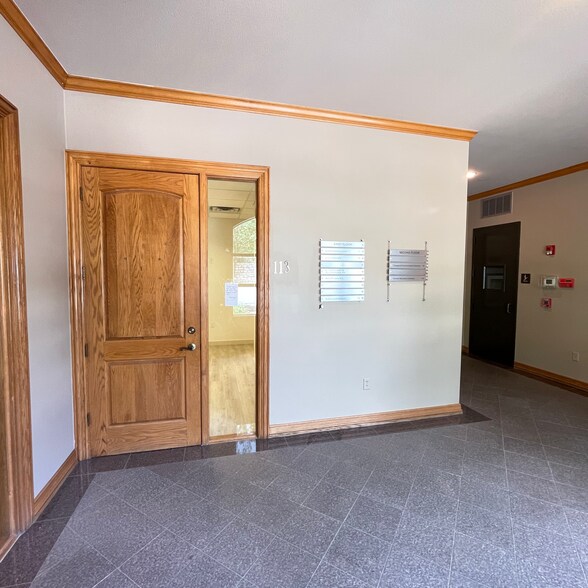 More Photos Of 4407 Bee Caves Rd, West Lake Hills Office For Lease