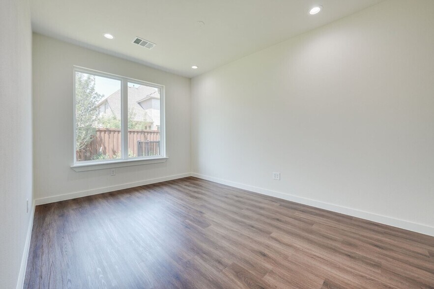 More Photos Of 5860 Collin McKinney Pky, McKinney Medical For Lease