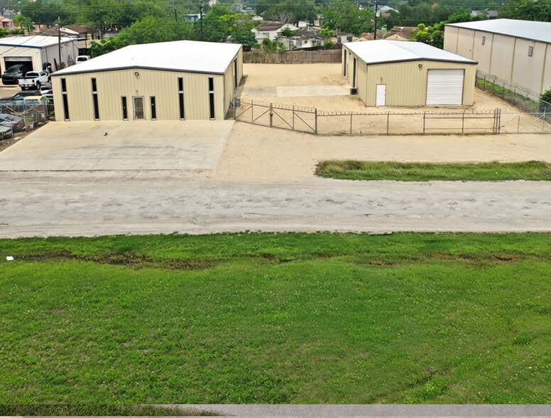 Primary Photo Of 4222 Russell Dr, Corpus Christi Warehouse For Lease