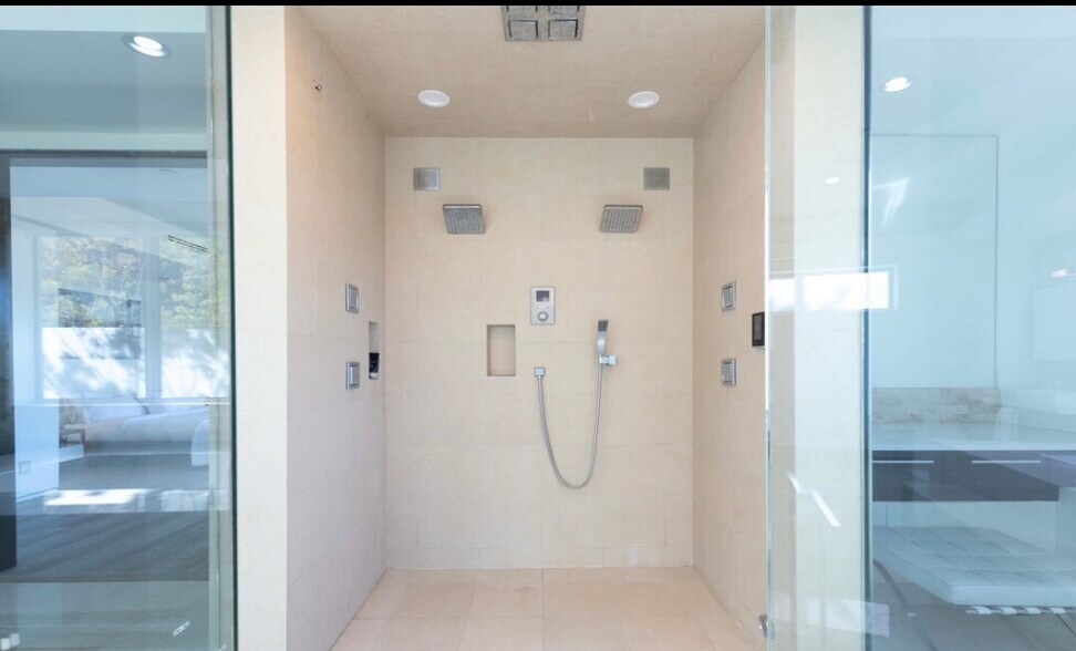 More Photos Of 12148 Travis St, Los Angeles Healthcare For Lease