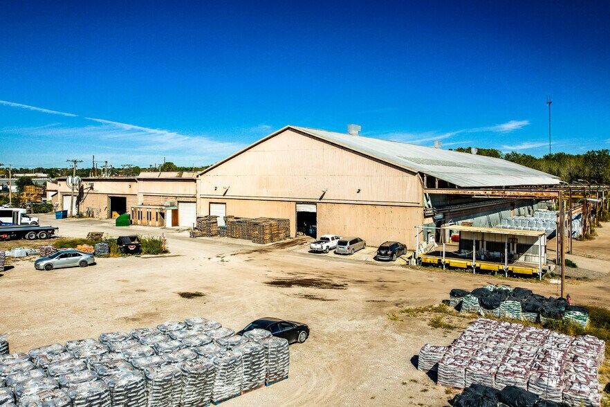 More Photos Of 7219 E 17th St, Kansas City Manufacturing For Sale