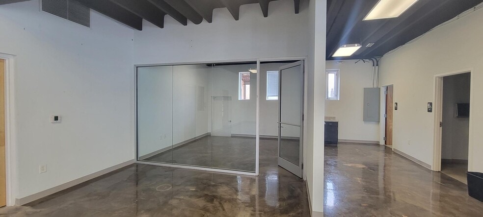 More Photos Of 2542-2544 Lucena St, Charlotte Warehouse For Lease