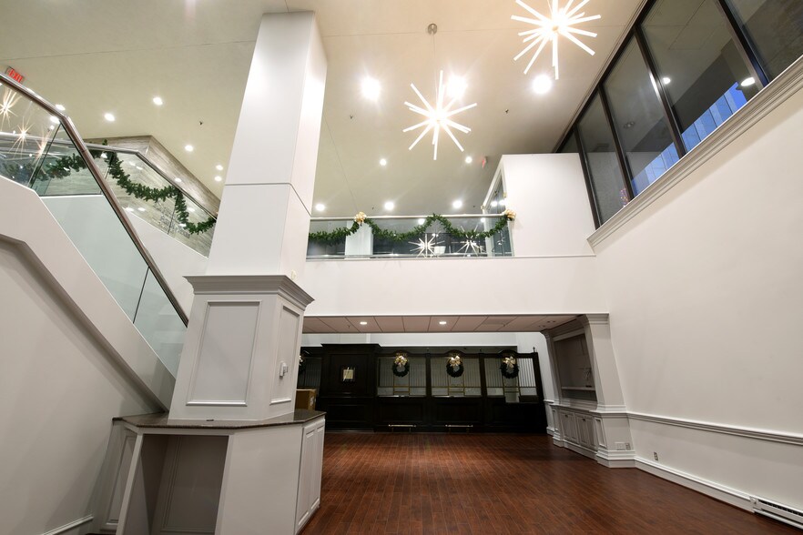 More Photos Of 310 W Wall St, Midland Office For Lease