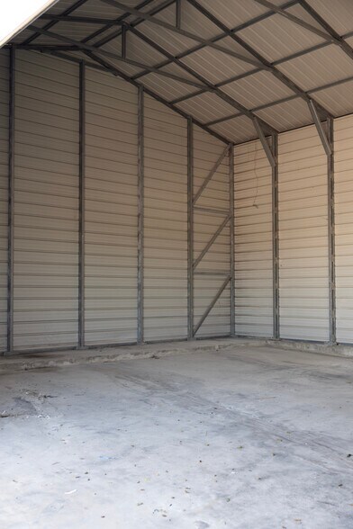 More Photos Of 307-311 Lombrano St, San Antonio Warehouse For Lease