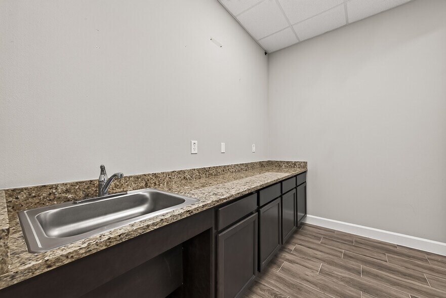 More Photos Of 2743 Imperia Dr, Sugar Land Medical For Sale