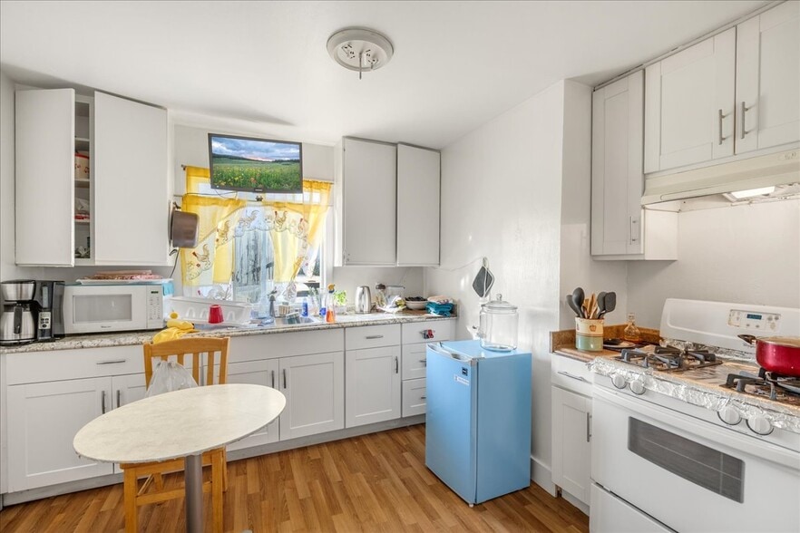 More Photos Of 736 Cedar St, Redwood City Apartments For Sale