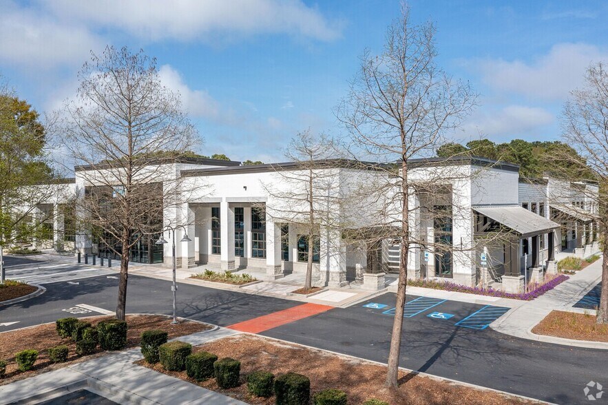 More Photos Of 774 S Shelmore Blvd, Mount Pleasant Unknown For Lease