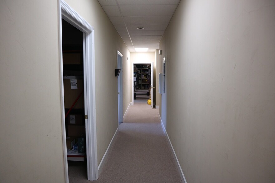 More Photos Of 1974 Commonwealth Ln, Tallahassee Office Residential For Sale