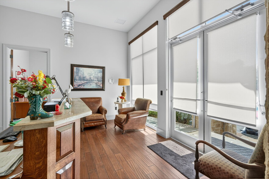 More Photos Of 16023 Via Shavano, San Antonio Office For Sale