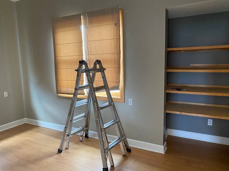 More Photos Of 350 SW Greenwich Dr, Lee's Summit Storefront Retail Office For Sale