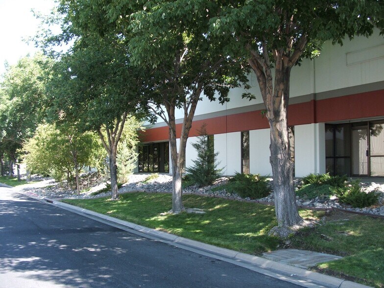 More Photos Of 802-808 Packer Way, Sparks Warehouse For Lease