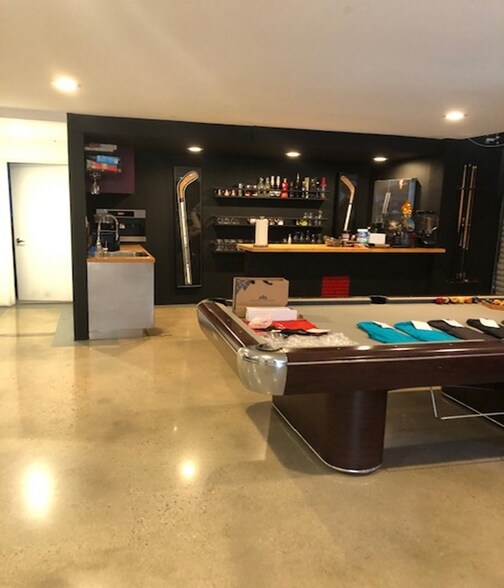 More Photos Of 3025 Airport Ave, Santa Monica Loft Creative Space For Lease