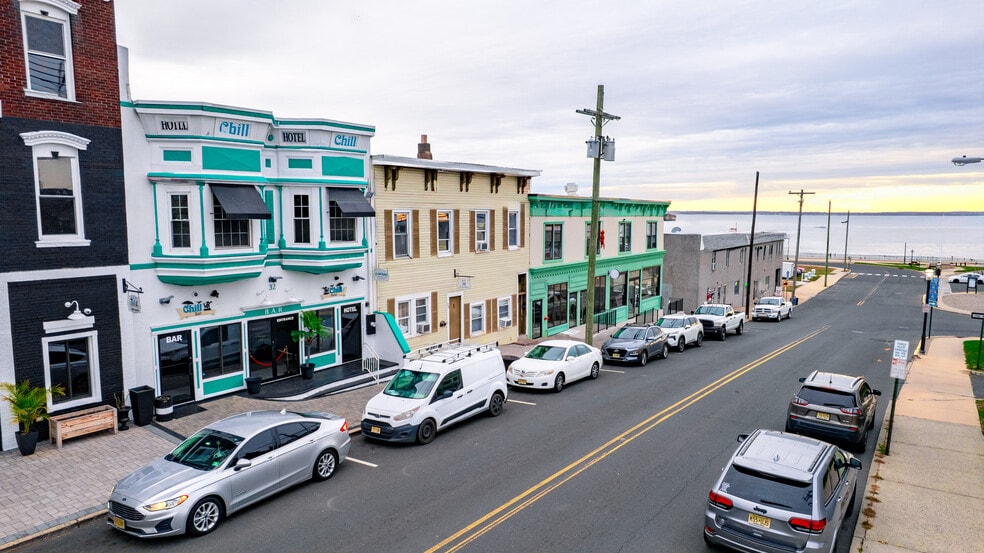 More Photos Of 32 Broad St, Keyport Bar For Sale