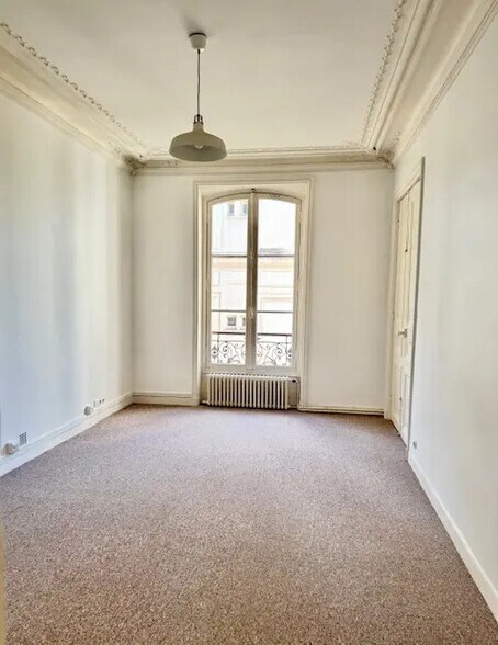 More Photos Of 85 Rue Taitbout, Paris Office For Sale