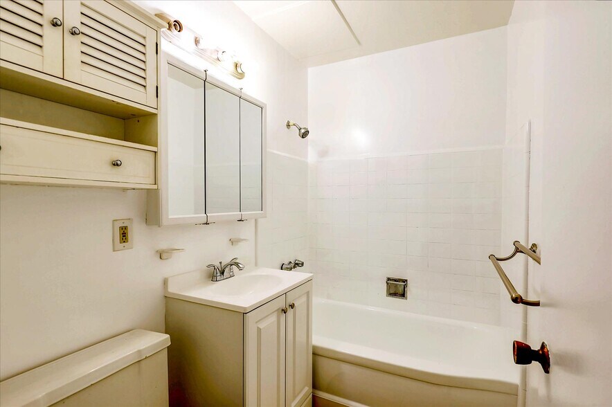 More Photos Of 6 Garden Ct, Belmont Apartments For Sale