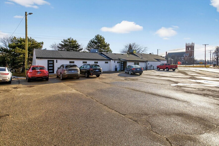 More Photos Of 102 Ausable State Rd, Bay City Freestanding For Sale