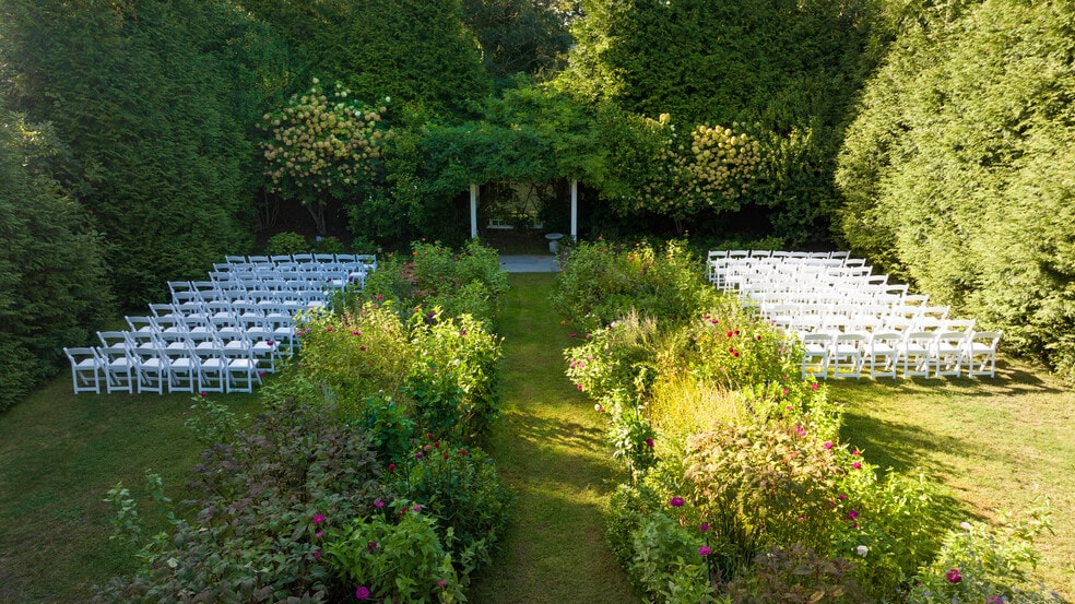 More Photos Of 90 Manaquayak Rd, West Tisbury Hotel For Sale