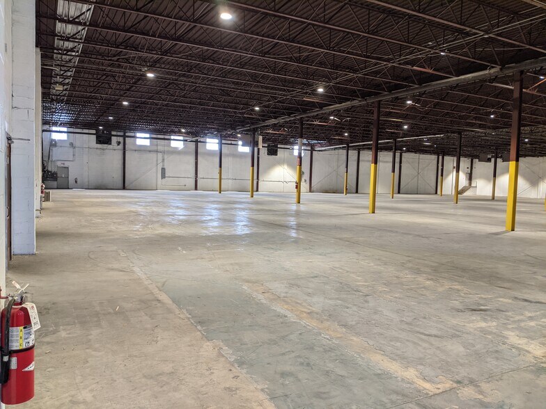 More Photos Of 300 N Sherman St, York Manufacturing For Lease
