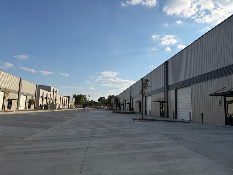 More Photos Of 6240 E 15th St, Tulsa Unknown For Lease