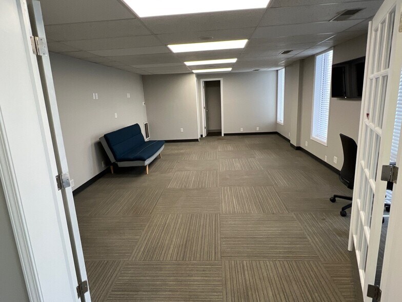More Photos Of 5858 Thunderbird Rd, Indianapolis Warehouse For Lease