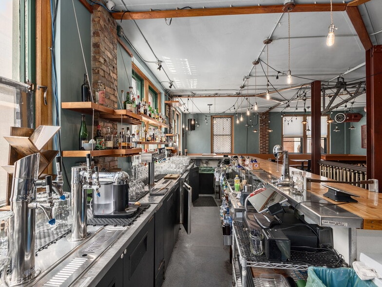 More Photos Of 48 College St, Asheville General Retail For Lease