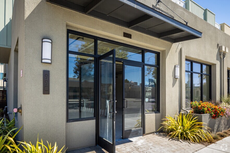 More Photos Of 990 W Grand Ave, Oakland Apartments For Lease