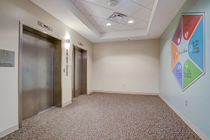 More Photos Of 505 Graham Dr, Tomball Hospital For Lease