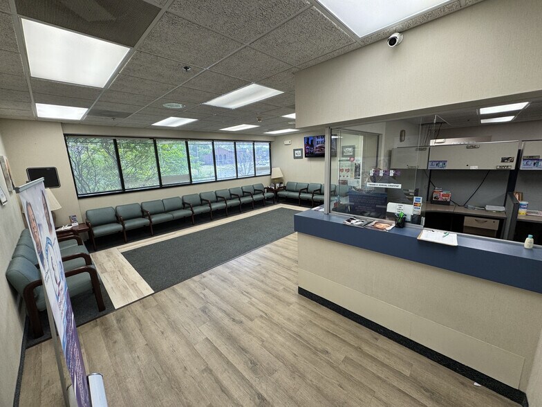 More Photos Of 560 Riverside Dr, Salisbury Medical For Sale