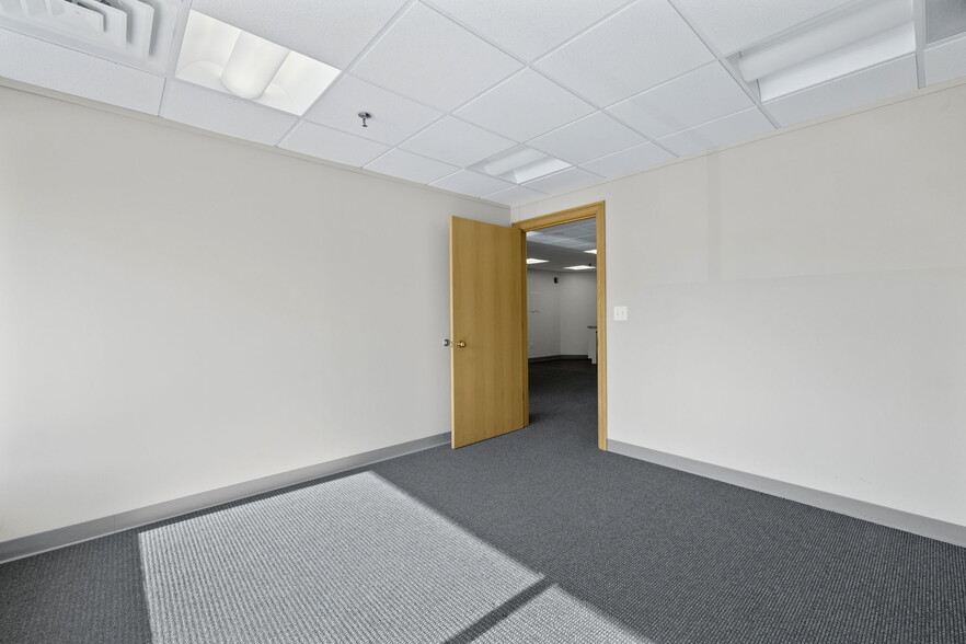 More Photos Of 264 N Broadway, Salem Freestanding For Sale