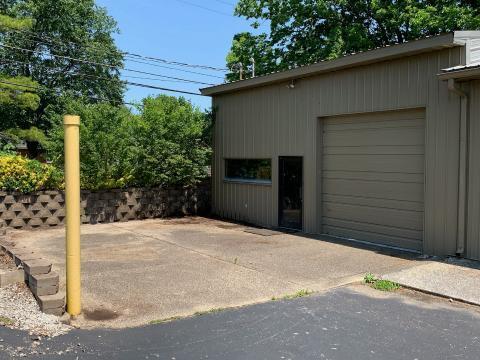 More Photos Of 654 Versailles Rd, Frankfort Showroom For Lease