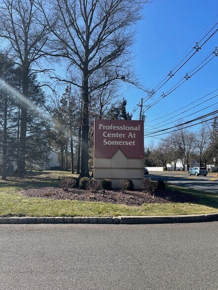 More Photos Of 27 Clyde Rd, Somerset Medical For Sale