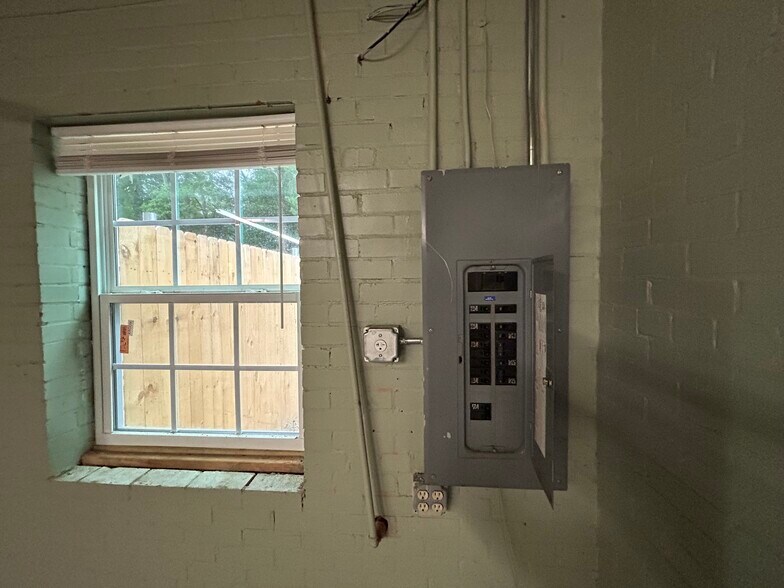 More Photos Of 121 S Glenwood Blvd, Tyler Storefront For Sale