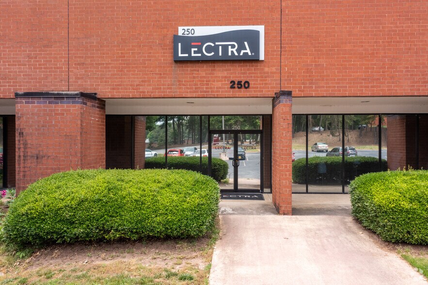 More Photos Of 5000 Highlands Pky SE, Smyrna Warehouse For Lease